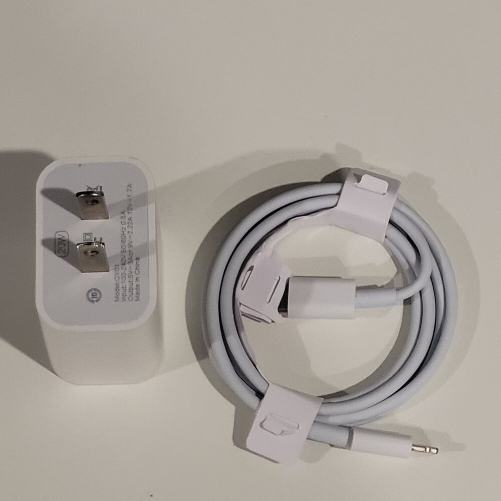 Fast 25W Phone Charger For iPhones - Picture 4 of 4